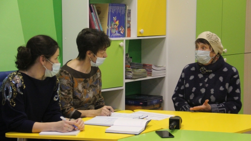Алена Барышева и Ирина Булгакова на октябрьском приеме в библиотеке семейного чтения