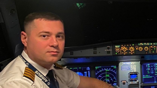 Лётчик Сергей Белов, посадивший самолёт на пшеничном поле, уволился
