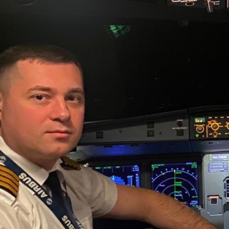 Лётчик Сергей Белов, посадивший самолёт на пшеничном поле, уволился