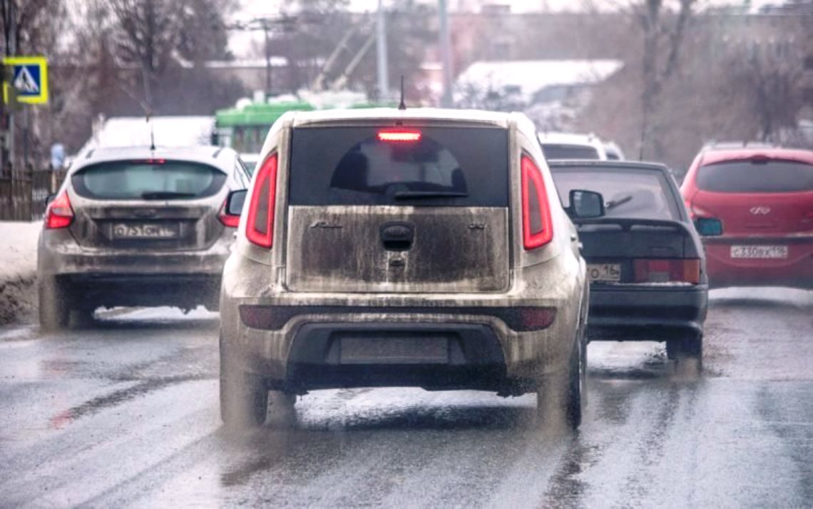 Погода или дело рук человеческих: происхождение грязи на машине может быть разным