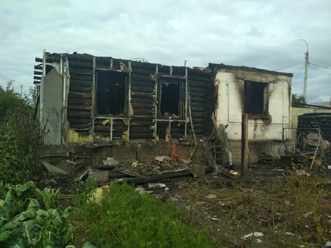 Сгоревший дом на улице Олега Кошевого