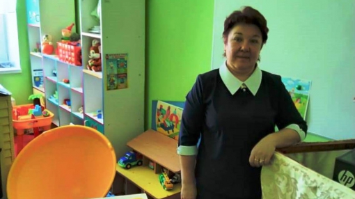 Елена Николаевна показала нам детскую комнату, в которой может заниматься ребенок в рамках работы службы ранней помощи