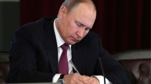 Владимир Путин подписал указ о выплатах на детей до трёх лет