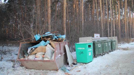 В Берёзовском хотят по максимуму избавиться от бункеров для крупногабаритного мусора. Везде, где это возможно, их заменят на евроконтейнеры с крышками. Это должно помочь содержать контейнерные площадки в чистоте