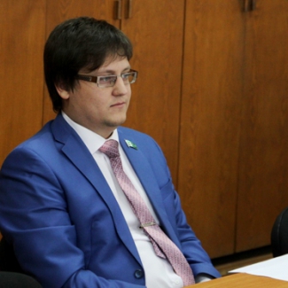 Андрей Еланцев был депутатом Думы Березовского городского округа в 2012-2016 годах, в разные годы баллотировался на пост мэра Берёзовского и Екатеринбурга