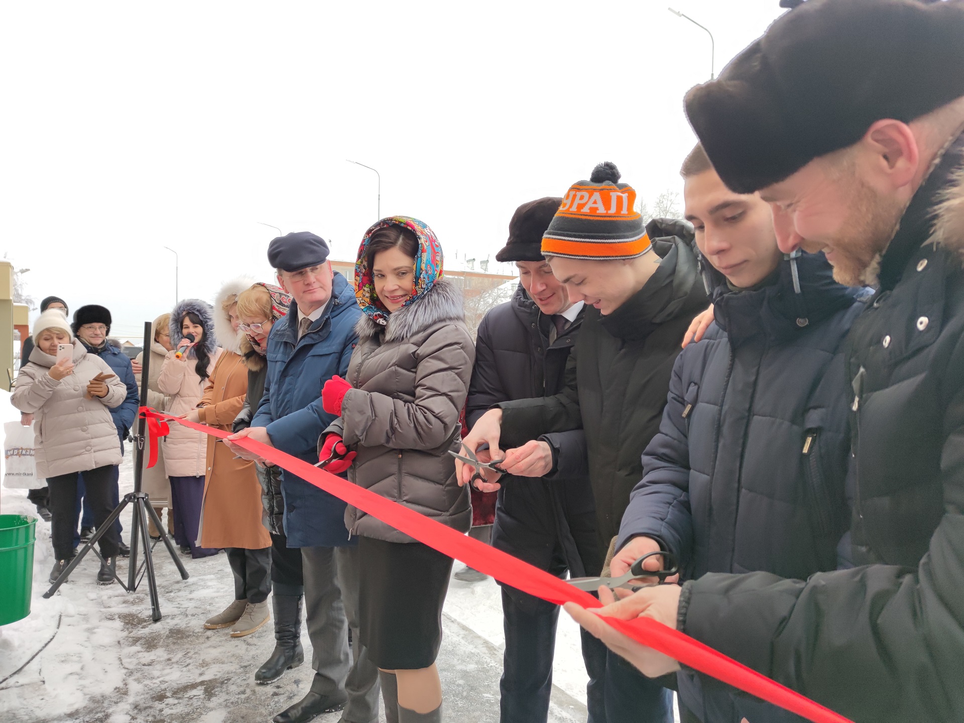Вчера в Монетном состоялось торжественное перерезание красной ленты. Фото пресс-службы администрации