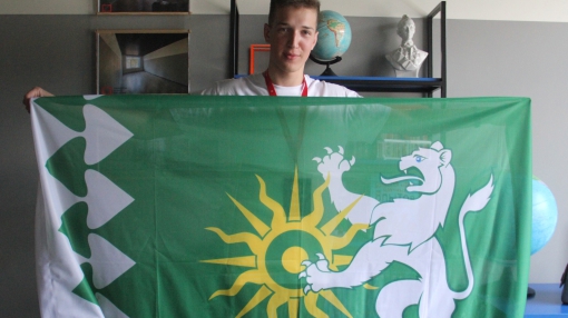 Флаг Берёзовского Макару в экспедицию предоставила администрация округа / Анна Речкалова