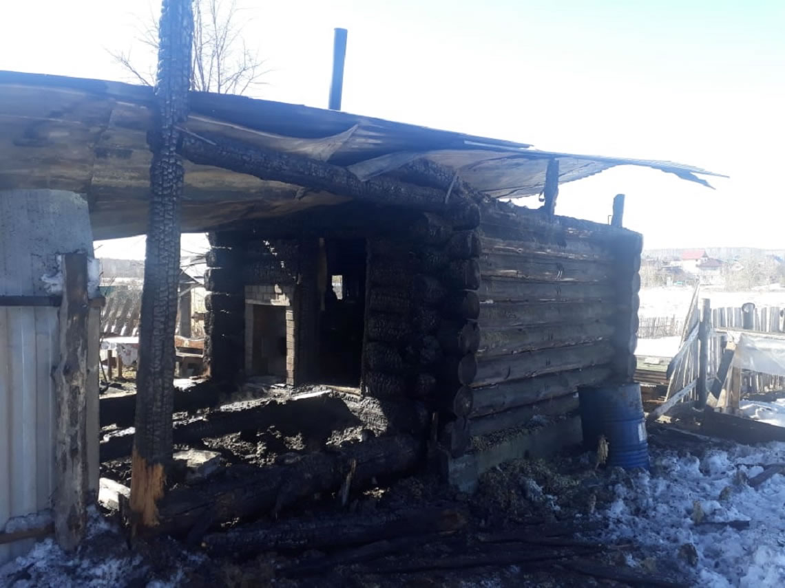 Сгоревшая баня в посёлке Сарапулке