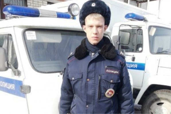 Сотрудник патрульно-постовой службы сержант полиции Артем Сысолятин