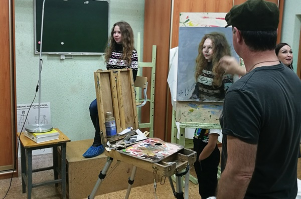 Художник Анатолий Мовлян, входящий в пятерку сильнейших портретистов России, приезжал в берёзовскую школу искусств № 2 с мастер-классом