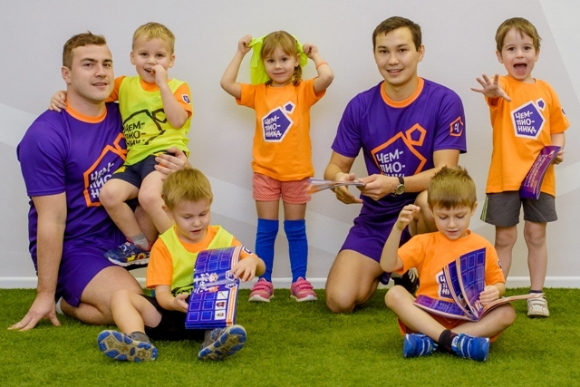 Первые ученики футбольного центра «Чемпионика» в Берёзовском