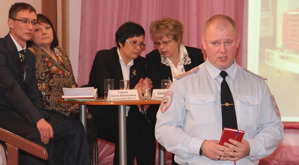 Участковый уполномоченный полиции Дмитрий Сунцов впервые был представлен землякам в феврале 2015 года на отчете мэра в поселке Монетном
