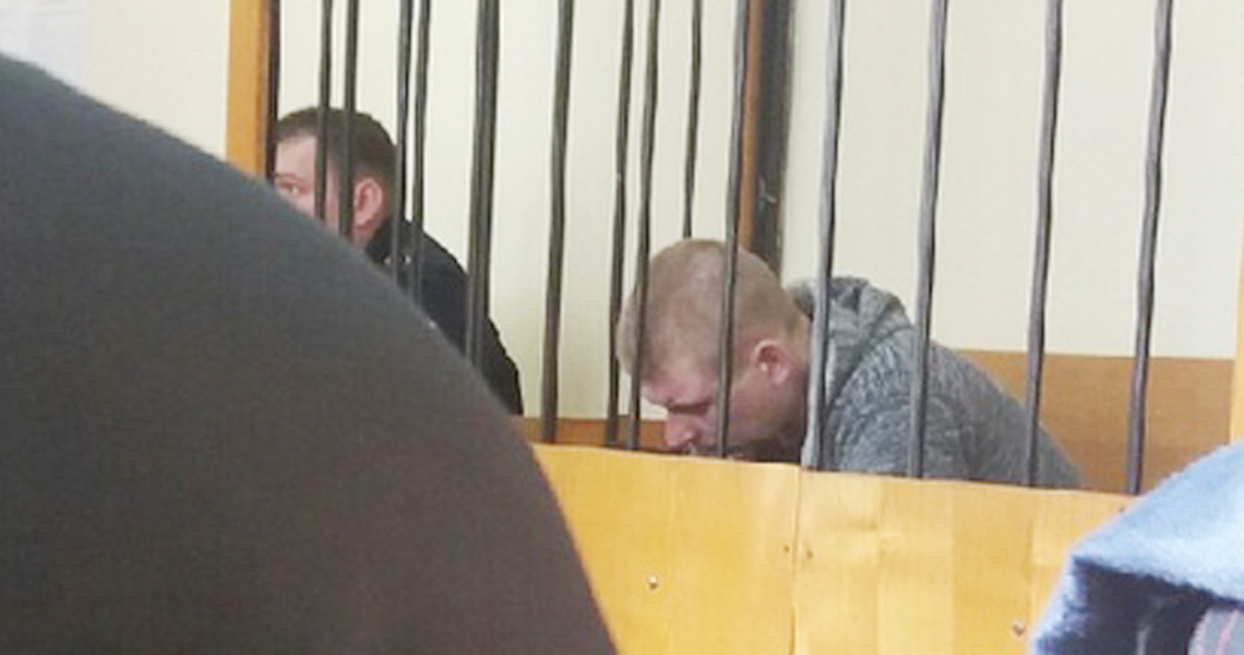Почти всё время судебного разбирательства Евгений Комаров провёл с опущенной головой