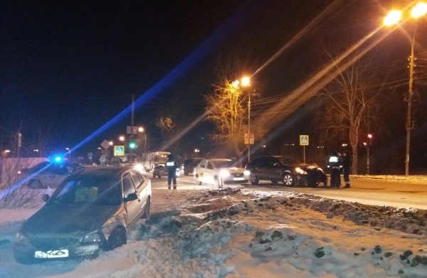 Место аварии на перекрёстке Театральная-Строителей