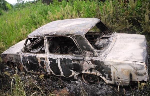 ВАЗ-21074, в котором был обнаружен его убитый владелец, сгорел дотла