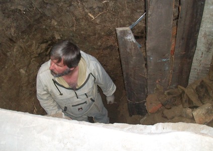 Археолог Сергей Погорелов на месте раскопок. Фото Марины Суриной